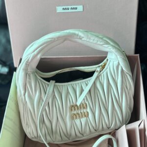 Wander Matelasse Nappa Leather White Hobo 20cm Bag <br> <a href="https://sehabags.com/condition/" target="_blank" rel="noopener"><span class="p-condition" style="color:#777;font-size:14px;">Perfect condition</span></a>